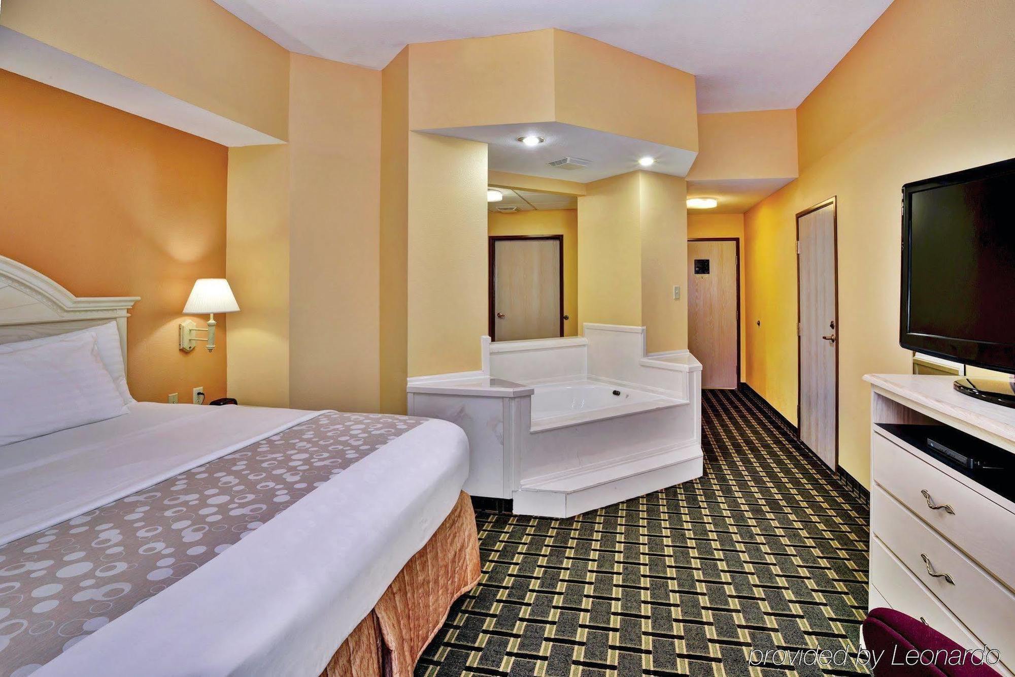 Hotel Wingate By Wyndham Memphis East Exterior foto